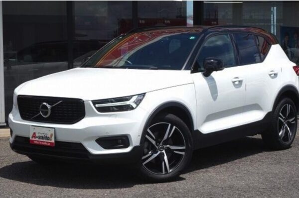 R2年式ボルボXC40 T4 AWD Rデザイン