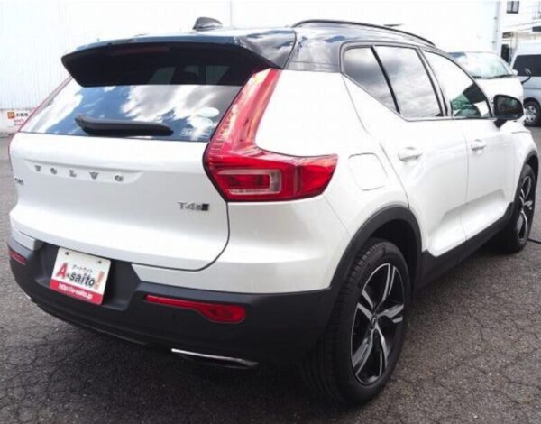 R2年式ボルボXC40 T4 AWD Rデザイン
