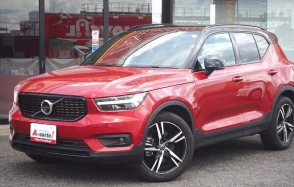 ボルボXC40 B4 AWD Rデザイン 4WD レッド