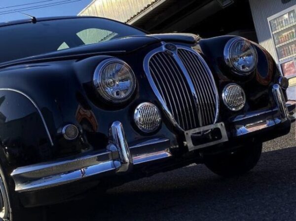 光岡自動車　ビュート