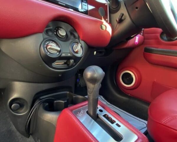 光岡自動車　ビュート